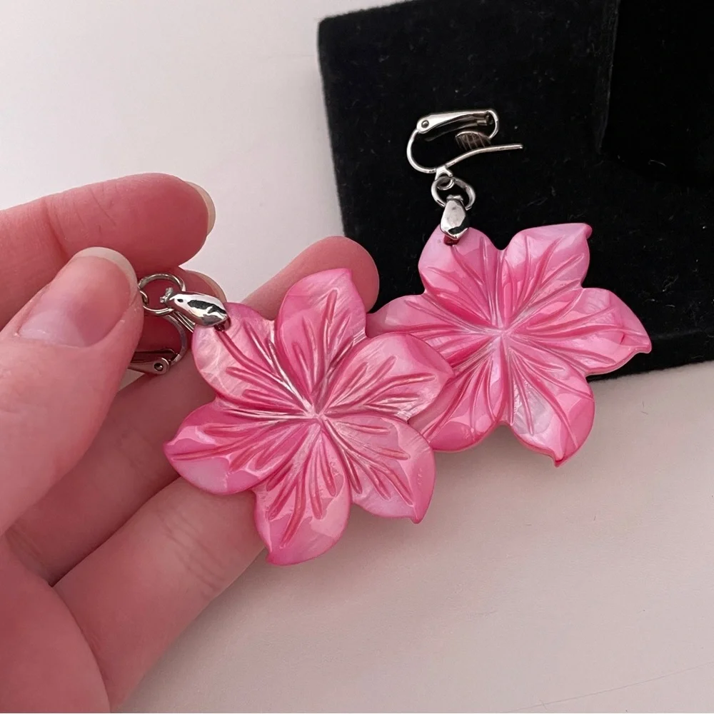 Vintage HAWAIIAN Real MOTHER OF PEARL Shell Summer Vacation Tropical Earrings
